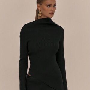 Musera Asymmetrical Black Ribbed Knit Top Size XL‎